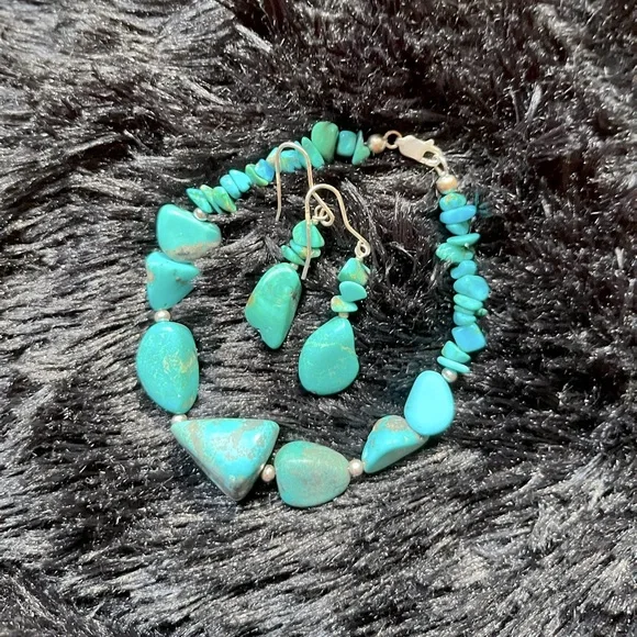 Silver Turquoise Bracelet with matching Earring set - Picture 2 of 4